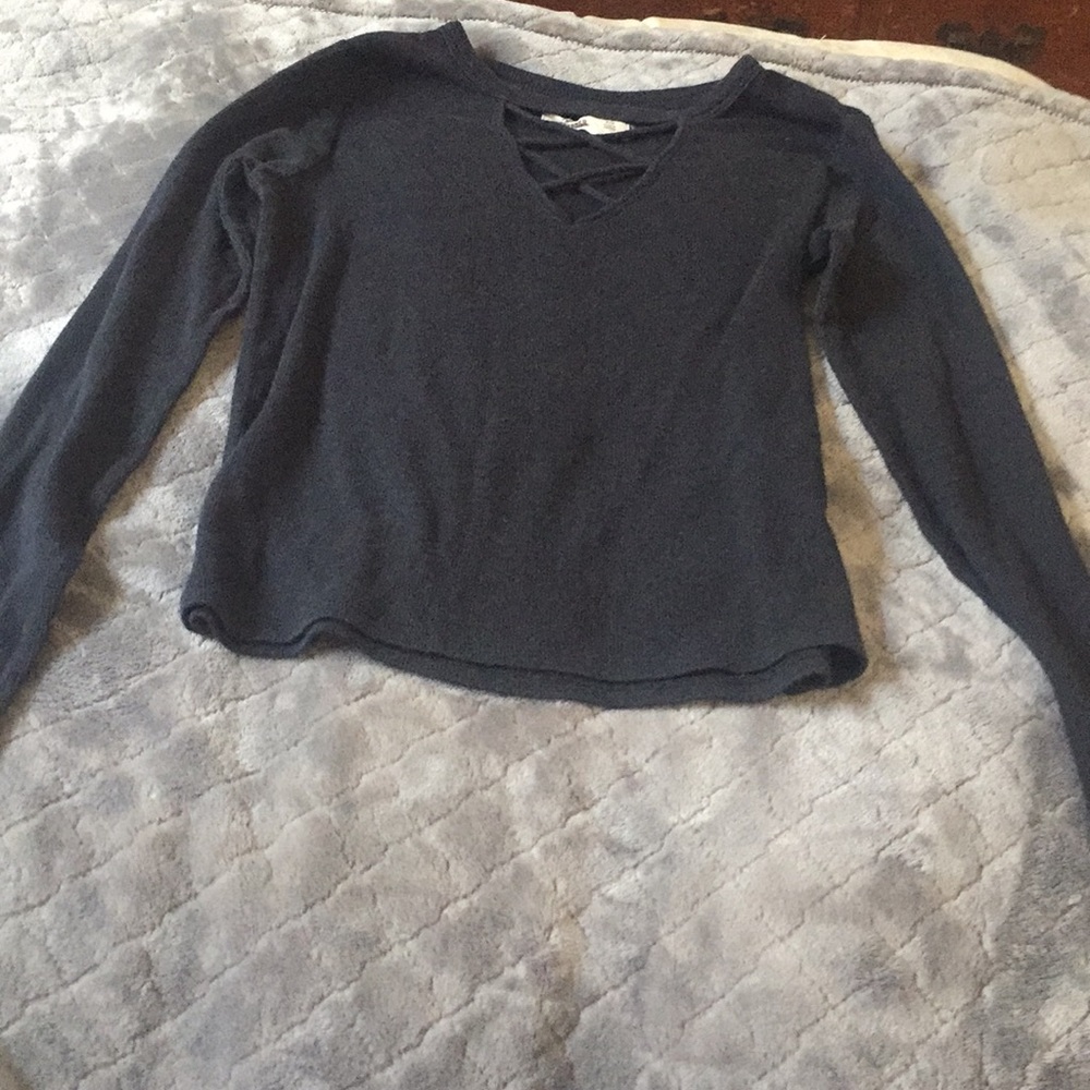 Long sleeve with crisscross